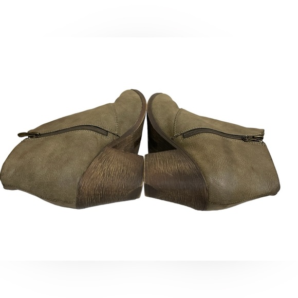 🌼NEW BLOWFISH WOMENS GREEN FAUX LEATHER BOOTIES. - Picture 9 of 13